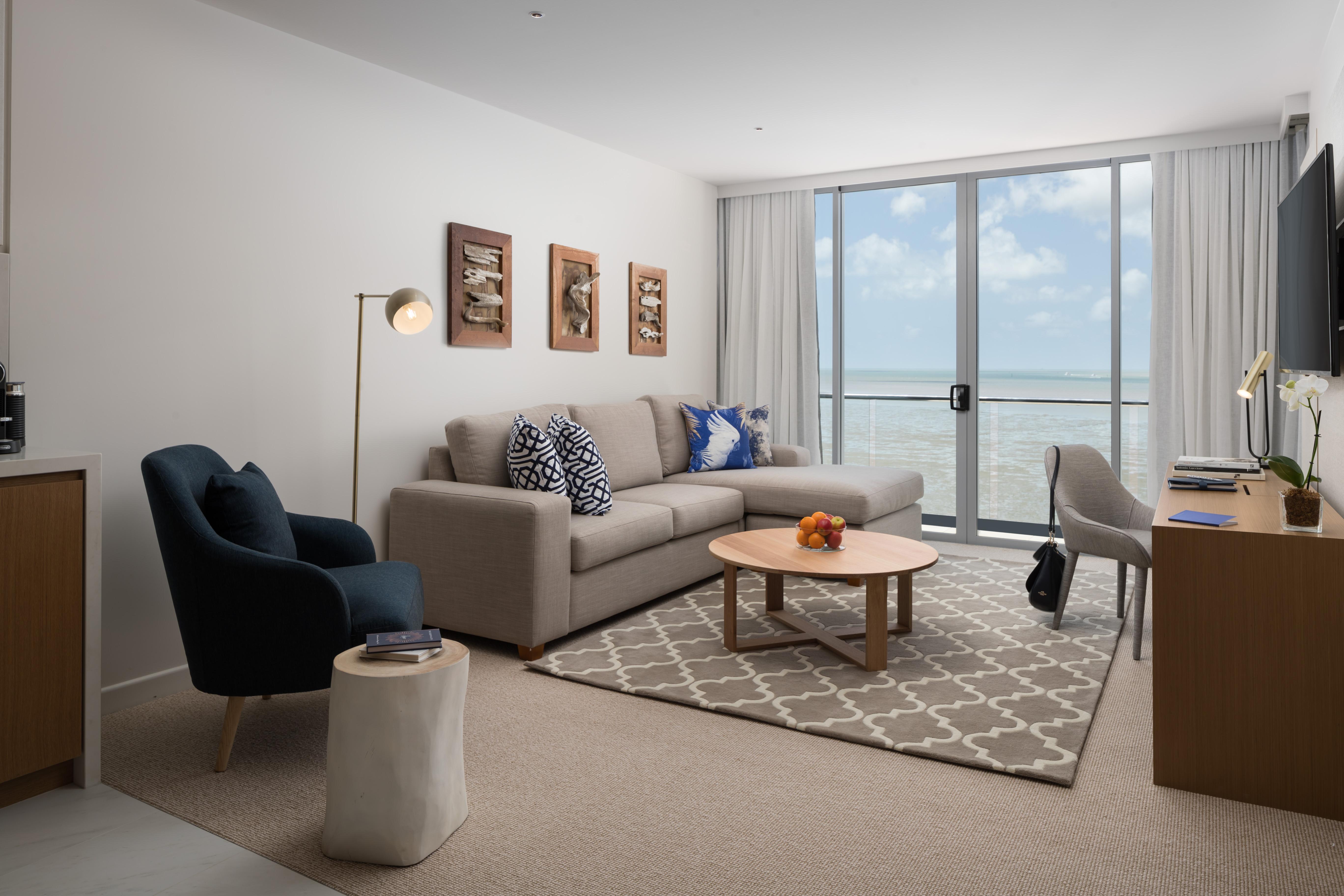 Crystalbrook Riley Hotel Cairns Luaran gambar A staged living room