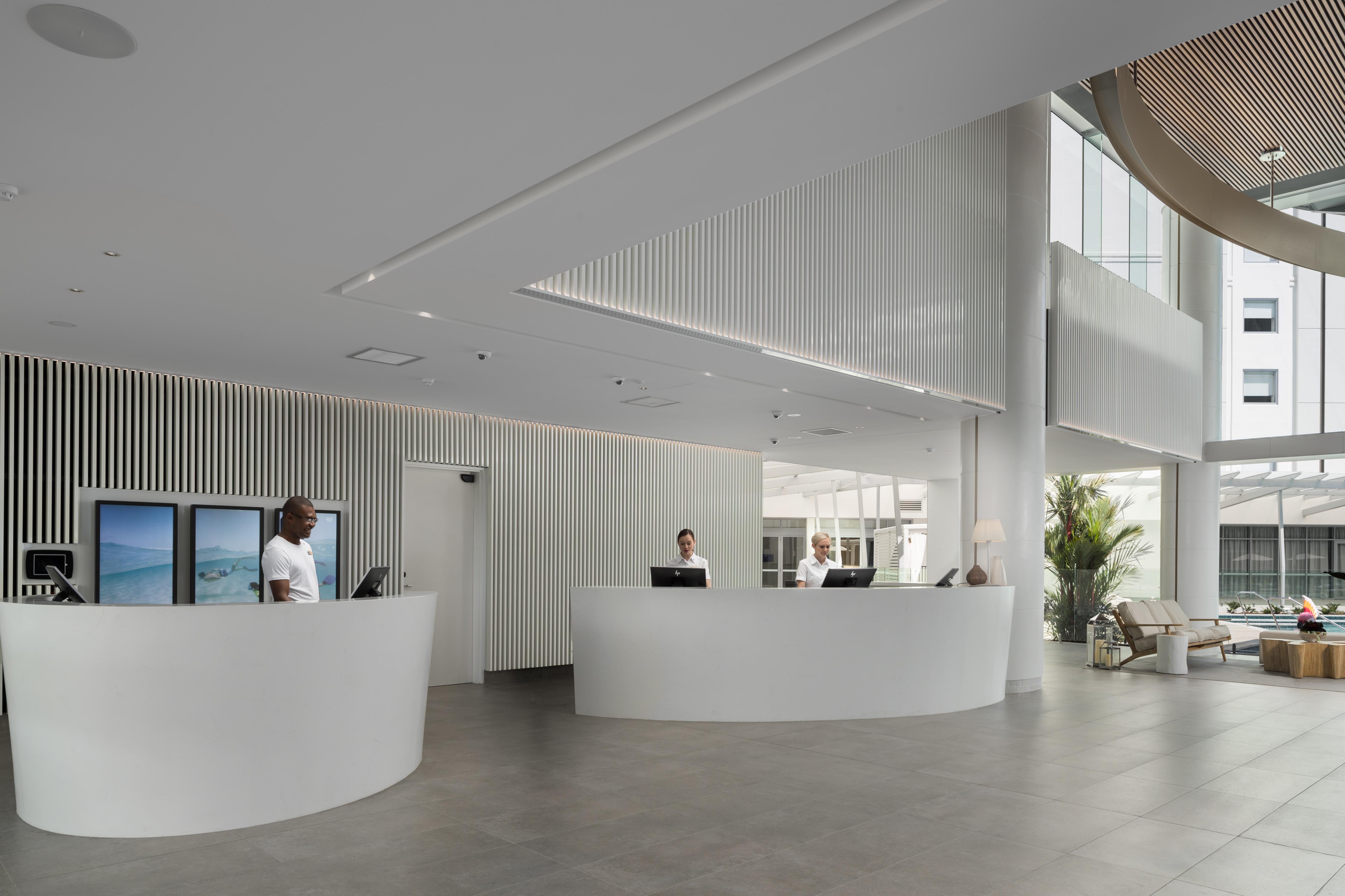 Crystalbrook Riley Hotel Cairns Luaran gambar The reception area