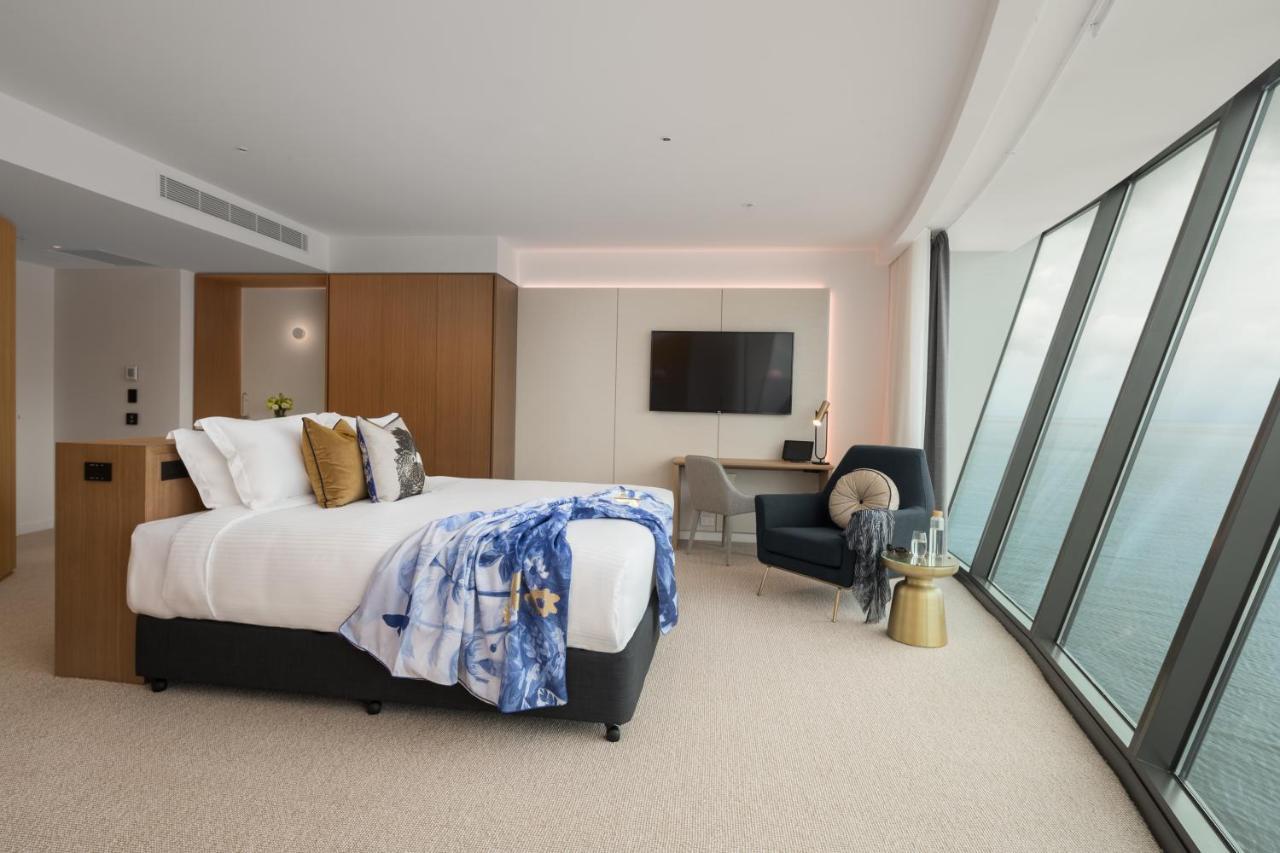 Crystalbrook Riley Hotel Cairns Luaran gambar A bedroom at the hotel